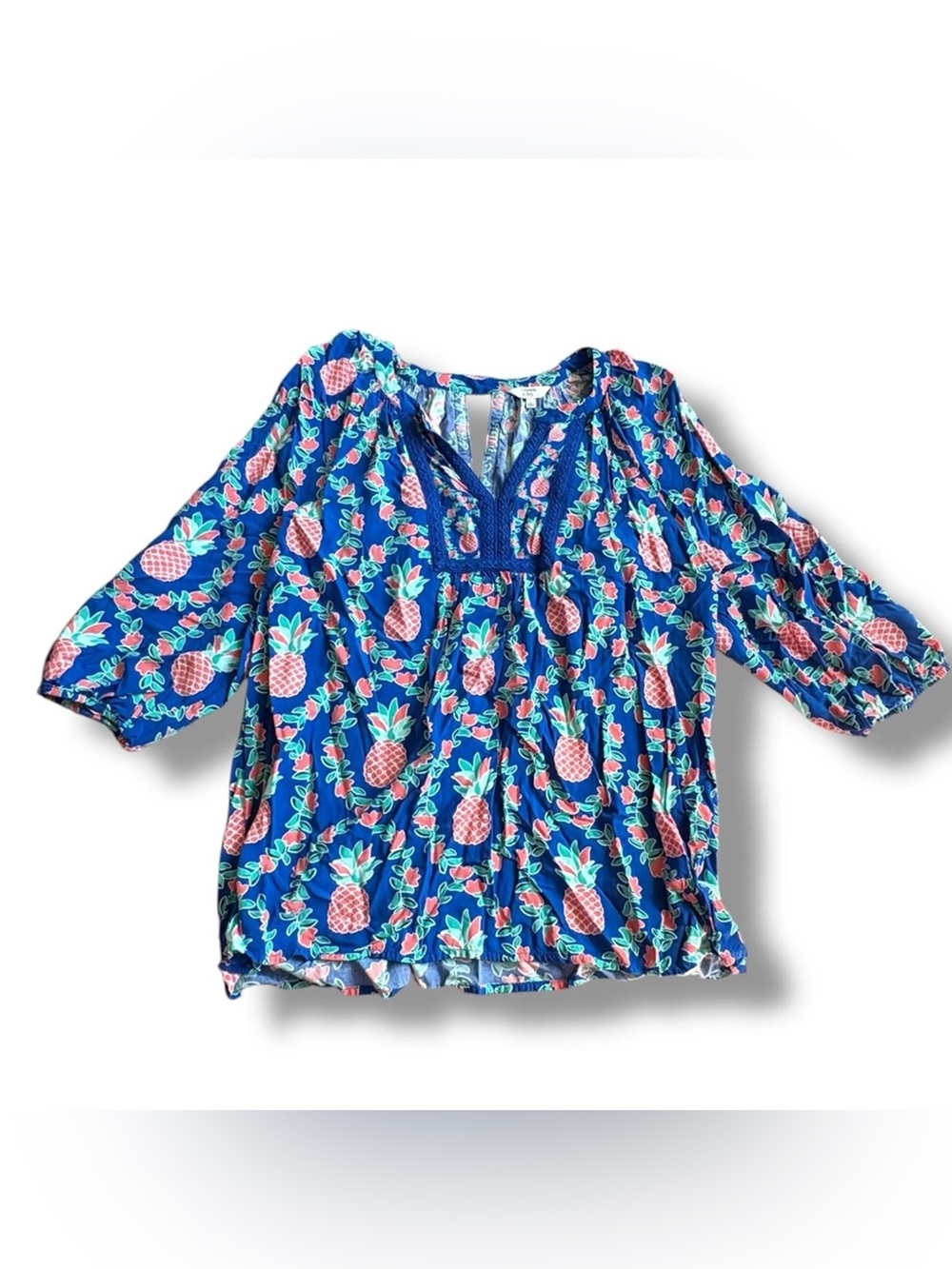 Crown & Ivy Blue Pineapple Floral V-Neck 3/4 Sleeve Blouse Medium